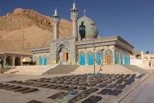 ایجاد جاذبه گردشگری و بازارچه صنایع دستی در کنار بقاع متبرکه