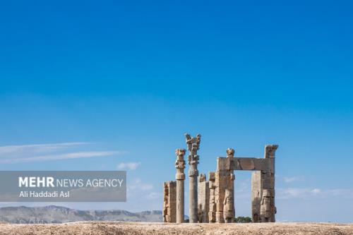آغاز جستجوهای دیرینه شناسی در تخت جمشید