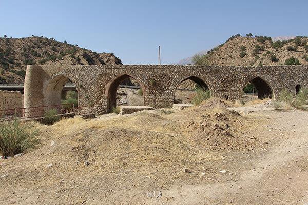 مرمت غیر اصولی پل ساسانی پاتاوه