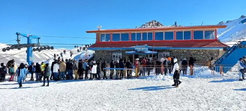 آخر هفته در دل برف گشت و گذار یک روزه برای پایتخت نشین ها