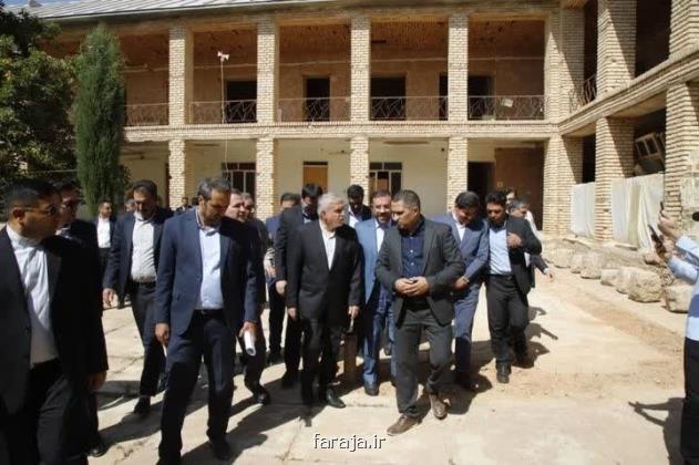 بازدید وزیر میراث فرهنگی از اقامتگاه تاریخی تجلی پروانک سپیدان فارس