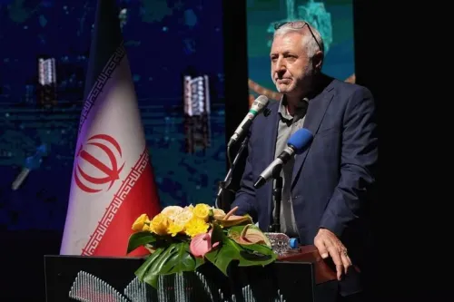 اتصال تولیدات هنرمندان اصفهان به بازار تقویت می شود